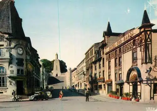 A5077 France Verdun Avenue et Monument de la Victoire