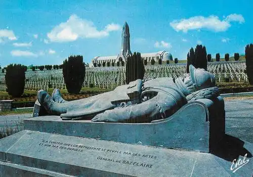 A5077 France Verdun "Le Soldat du Droit" et l'Ossuaire de Douaumont