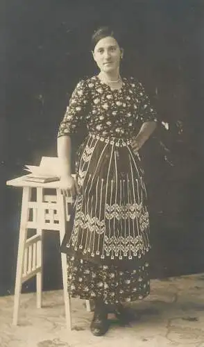 A5253 Beauty lady posing in fancy dress vintage souvenir photographic postcard