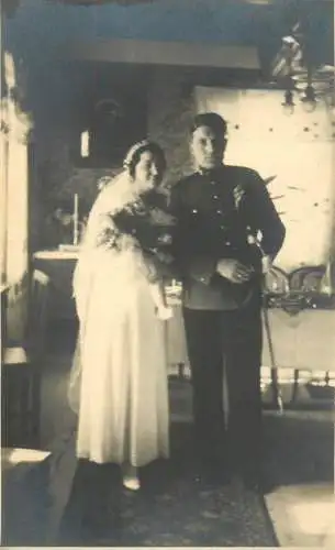 A5252 Wedding souvenir military groom uniform & bride photographic postcard Romania