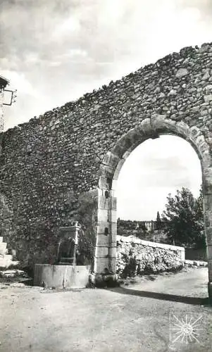 France Aups fontaine des remparts