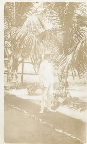 A5172 Elegant man souvenir photographic postcard