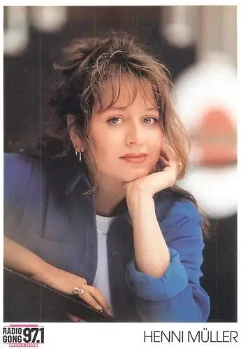 A5074 Radio Henni Muller