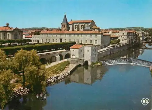 France Castres (Tarn) vieilles maisons et perspective sur l'Agout
