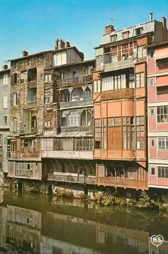 France Castres (Tarn) vieilles maisons au bord de l'Agout