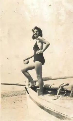 A5040 Beauty posing in bathing suit