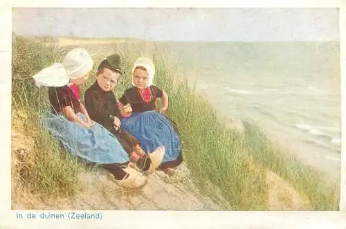 A5267 Netherlands Zeeland In de duinen ethnic types and scenes