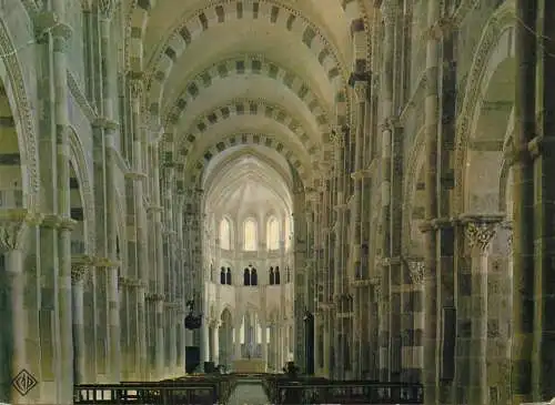 A5260 France Vezelay interieur de la Basilique