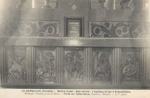 A5764 France LA GARNACHE eglise maitre autel bas-reliefs