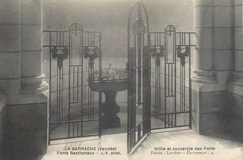 A5764 France LA GARNACHE eglise fonts baptismaux