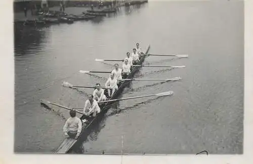 A5763 Rowing team vintage photographic postcard (vertical light bending)