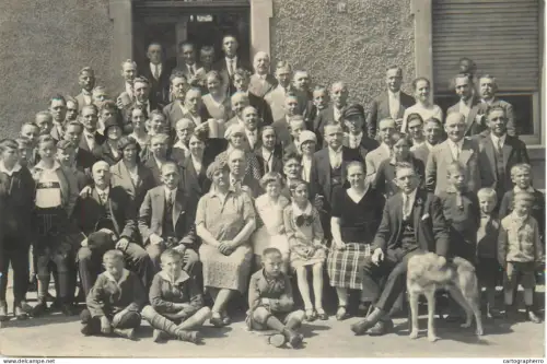 A5810 Europe large group of anonymous persons vintage photographic postcard