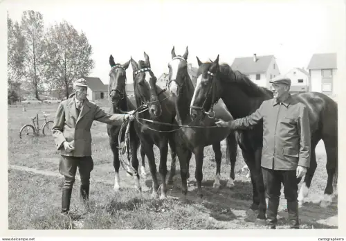 A5810 Equestrian photo anonymous persons and horses