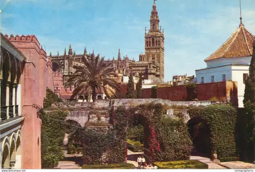 A5307 Spain Sevilla Alcazar gardens & the Giralda