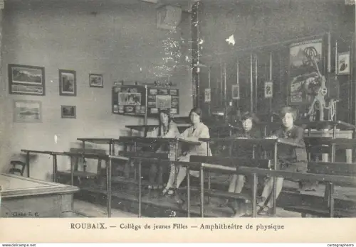 A5814 ROUBAIX Collège de Jeunes Filles amphithéâtre de physique