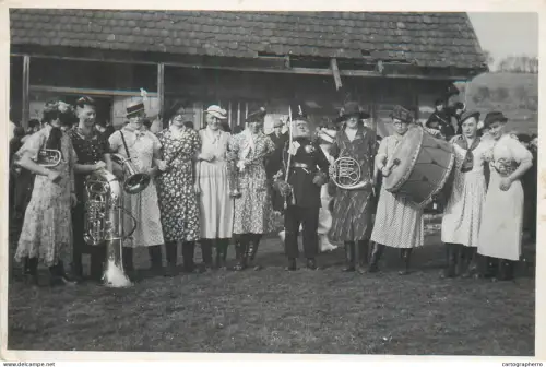 A5814 Group of anonymous persons with musical instruments transvestites masquerade