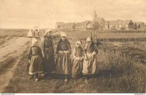 A5302 Netherlands Marken children types and scenes out for a walk