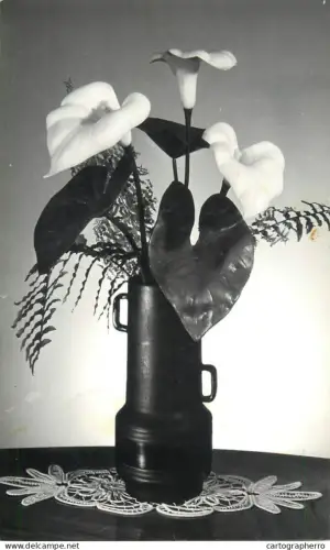 A5301 Holidays and celebrations greetings Calla lilies floral decorative vase arrangement