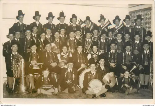 A5805 Wattens Trachten mit Trommeln, Klarinette, Trompeten