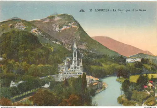 A5803 France Lourdes basilique et la Gave