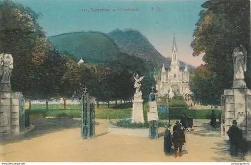 A5803 France Lourdes esplanade cpa