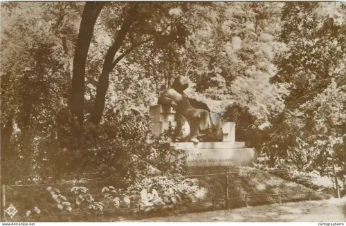 A5285 Hungary Budapest Municipal Park Anonymous statue monument