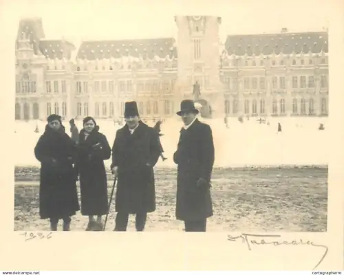 Anonymous persons group souvenir photo Iasi Palatul Culturii 1936