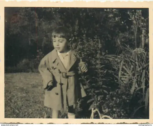 Anonymous persons Romania Mimosa children scene souvenir photo