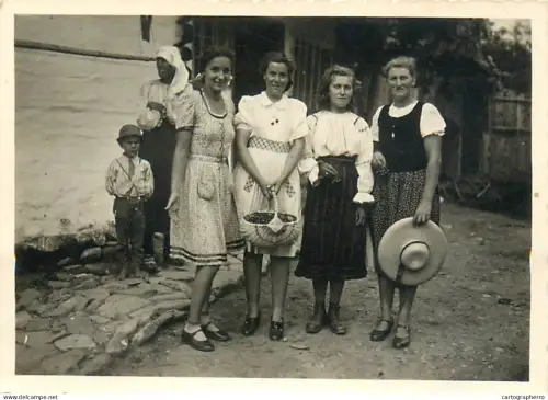 Anonymous persons girls souvenir photo