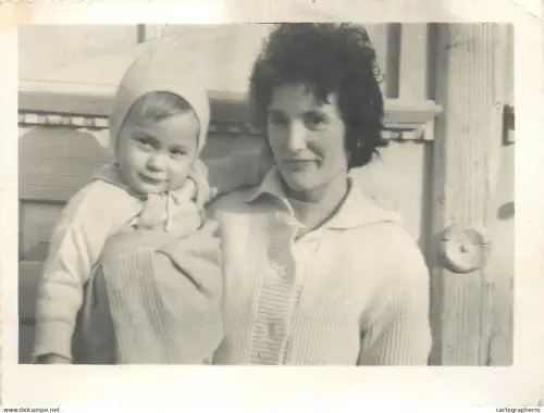 A5790 Anonymous persons children and family groups souvenir photo Romania 9 x 12 cm