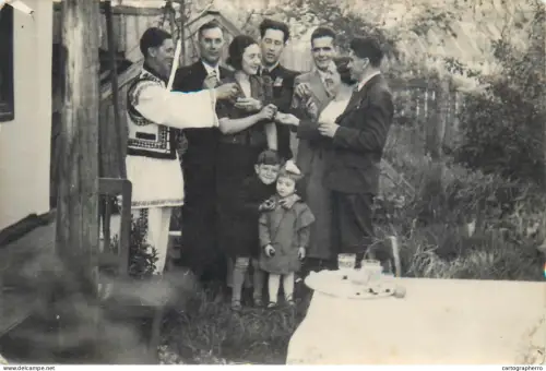 A5787 Anonymous persons Romania Easter folk & traditions souvenir photographic postcard