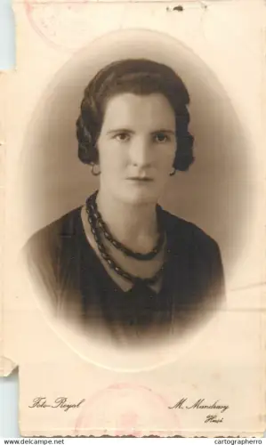 A5787 Anonymous persons Romania woman portrait souvenir photographic postcard studio Husi M. Mandrasy