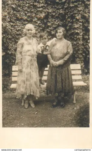 A5787 Anonymous persons Romania children and family group souvenir photographic postcard