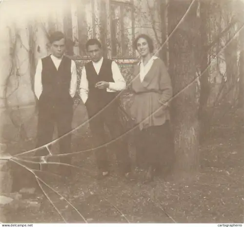 A5787 Romania anonymous persons family group souvenir trimmed postcard 8 x 9 cm