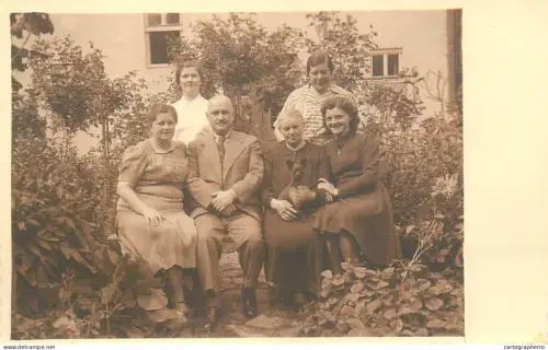 A5787 Romania anonymous persons family group souvenir photo postcard 1940