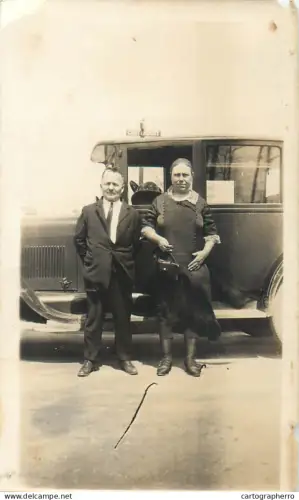 A5787 Anonymous persons family group old couple posing near classic car souvenir photo Romania