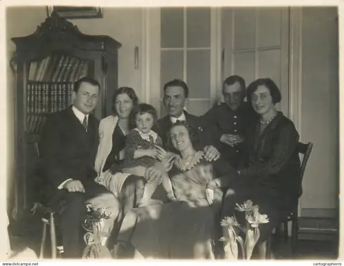 A5787 Anonymous persons souvenir photo children & family group Romania