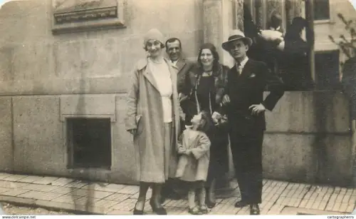 A5787 Anonymous persons souvenir photo children & family group Romania