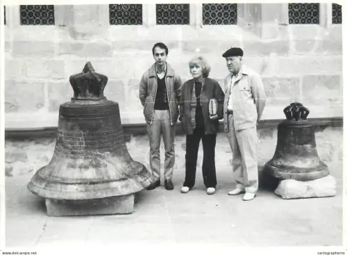 A5787 Souvenir photo anonymous persons Manastirea Putna 1989