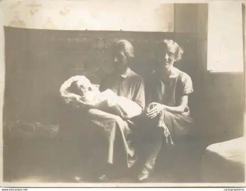 A5787 Anonymous persons children & family groups souvenir photo somewhere in Romania