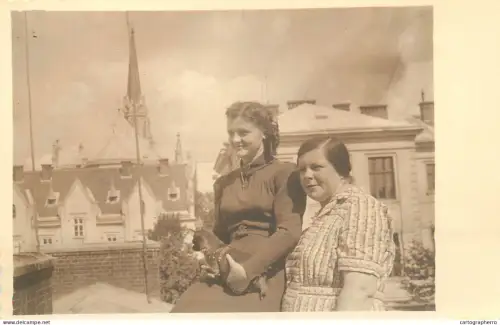 A5787 Anonymous persons souvenir vintage photographic postcard Oradea