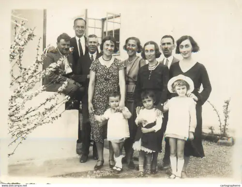 A5787 Anonymous persons children & family group photo souvenir somewhere in Romania