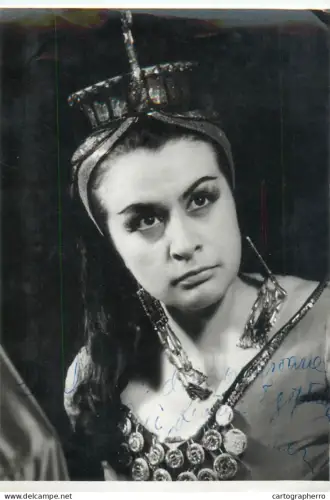 Famous people souvenir photo starlet to identify