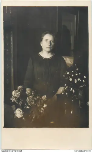 A5810 Anonymous woman portrait vintage photo postcard