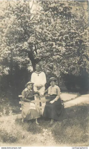 A5810 Anonymous persons souvenir vintage photographic postcard