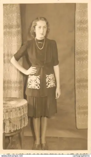 A5810 Vintage photographic postcard anonymous persons woman souvenir 1943