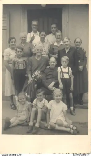 A5810 Anonymous persons children & family group birthday event souvenir 1949