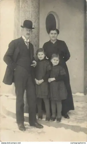 A5810 Vintage photographic postcard children & family group souvenir