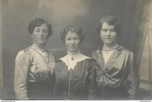 A5810 Franz Kugler, Photogr. Atelier, Furstenfeldbruck women souvenir vintage photographic postcard