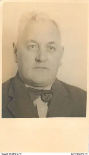 A5846 Anonymous persons souvenir vintage photographic postcard man portrait 1934